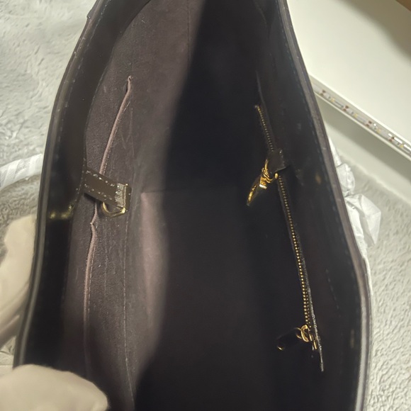 Louis Vuitton Vernis Patent Monogram - Picture 9 of 9